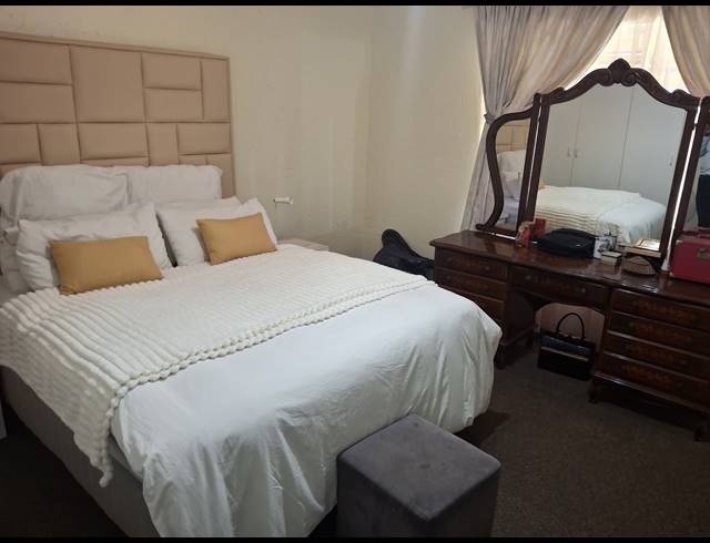 4 BEDROOM FREEHOLD FOR SALE IN RAVENSWOOD